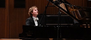 Piotr Pawlak al pianoforte