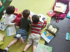 Bambini in biblioteca