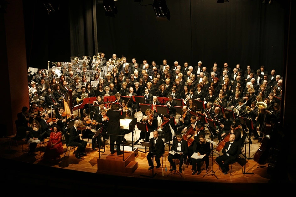 Il Requiem in Re Minore K626 sarà eseguito sabato 26 aprile alle 21 nella Chiesa di San Giulio dall'Orchestra Filarmonica Europea e dal Coro Florete Flores
