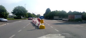 Dopo i lavori di posizionamento di rallentatori del traffico, Via Mons. Colombo è più sicura