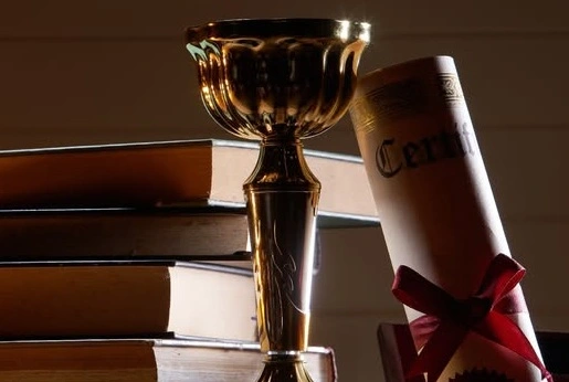 L’Amministrazione di Castellanza, secondo quanto indicato nel Piano Diritto allo Studio 2024/2025 istituisce premi al merito per studenti delle classi terze della scuola secondaria di primo grado (ex scuole medie).
