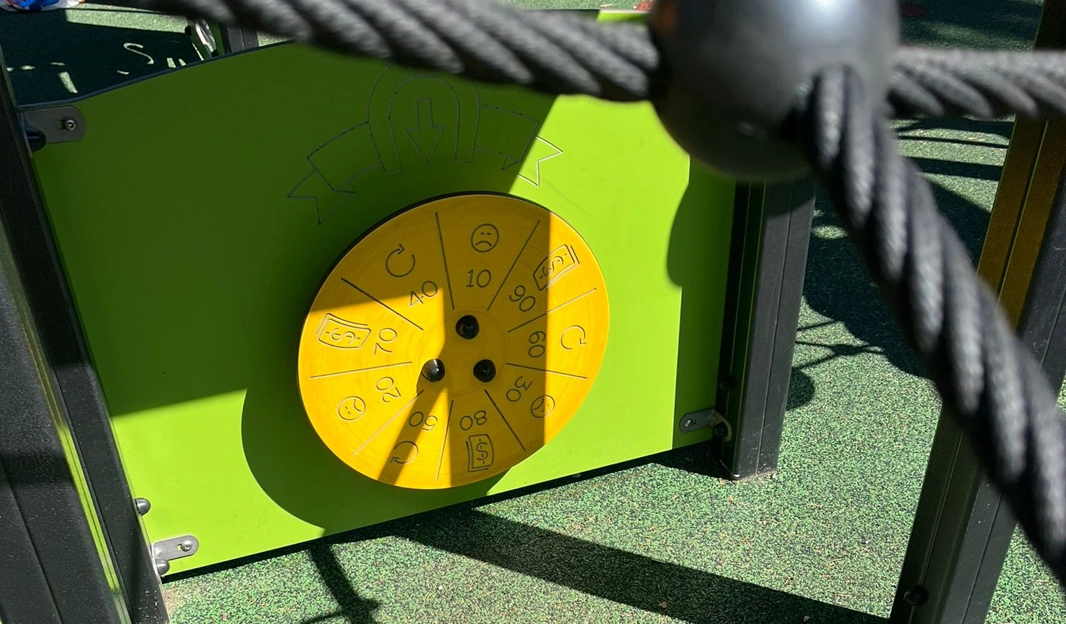 Ripristinati i giochi al Parco Cantoni danneggiati da atti vandalici