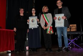 Il sindaco e il vicesindaco e i premiati