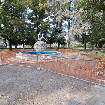 La fontana di piazza Soldini, oggetto di un interventoto di ristrutturazione, nell'ambito del proggetto della Grande Piazza lineare dell'Olona