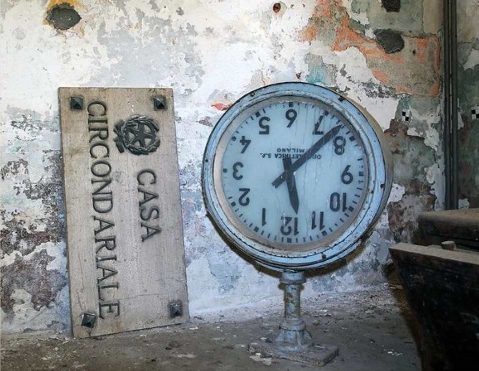 Conferenza sul tempo e riflessioni sullo scorrere delle lancette nell'ambito del XIV Festival Fotografico Europero