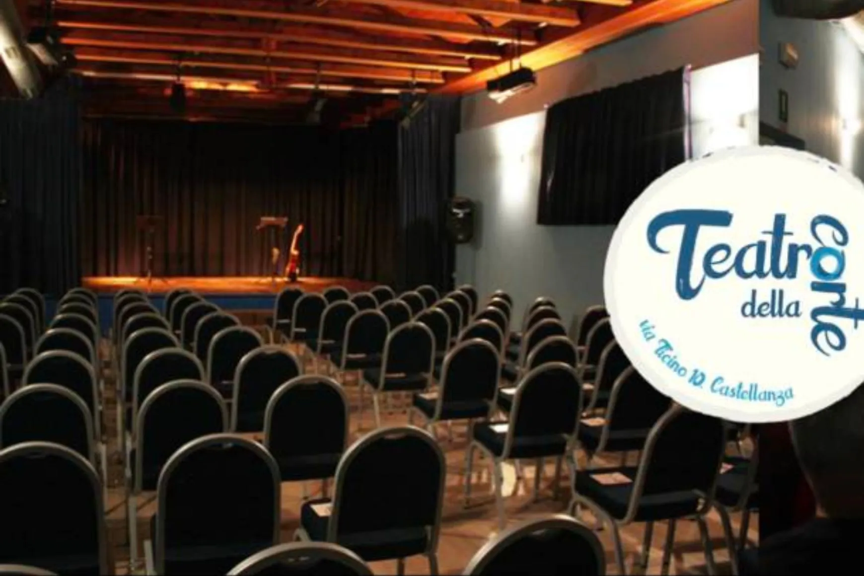 Luca Marino, cantautore olgiatese, raffinato e grintoso è capace di intrattenere con umorismo fine ed elegante