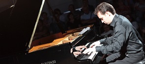 Alberto Lodoletti al pianoforte