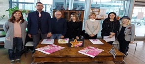 il sindaco Mirella Cerini con gli organizzatori della mostra