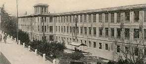 foto d'epoca del cotonificio Cantoni, ora sede dell'Università LIUC