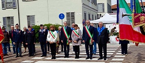 Il sindaco Mirella Cerini in occasione della Giornata Commemorativa dei Caduti e Dispersi in guerra