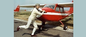 Afi-Silvano Bergamaschi-Bologna 1974-Walter Chiari in una delle sue gag prima di pilotare