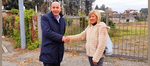Il sorriso del sindaco Mirella Cerini accoglie i progetti di Ferrovie Nord Milano sul territorio di Castellanza