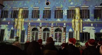 Immagini del Videomapping Natalizio sulla facciata del Comune di Castellanza